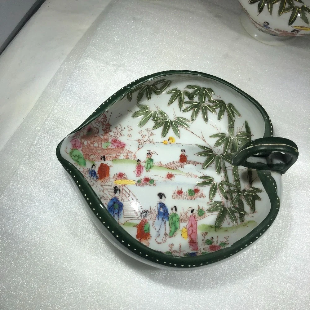 VINTAGE JAPANESE KUTANI PORCELAIN MATCHING 5 PIECE SET